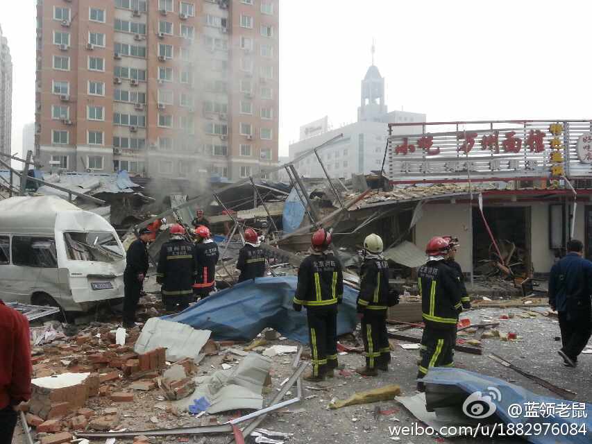 北京通州一早餐店疑似燃气爆炸+几名伤者躺路