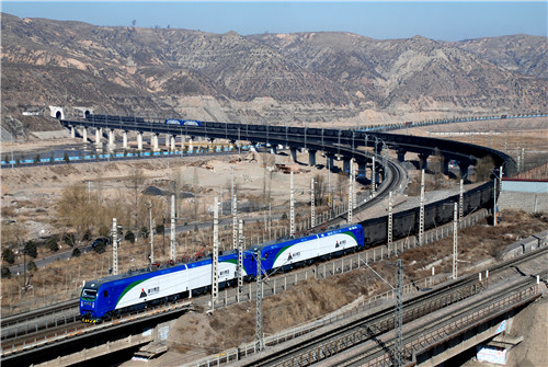 神华神朔铁路分公司2014年煤炭外运达2.556亿吨