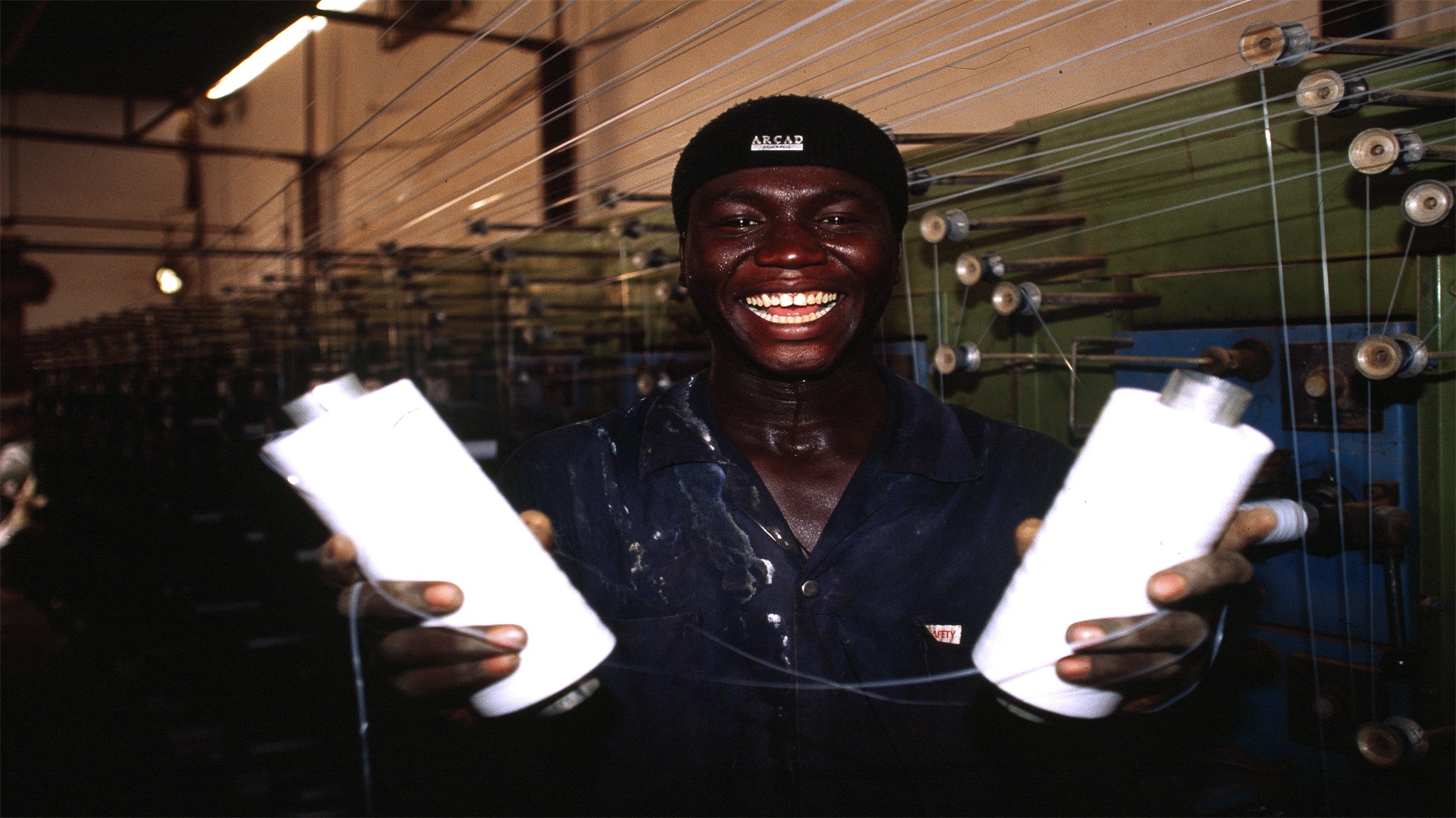 【蘇丹樣本】                        化工廠生產的產品，極大豐富了蘇丹人民的生活。                              隱藏文字說明
