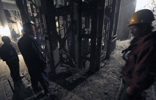 湖南冷水江矿山发生罐笼坠落事故26人死